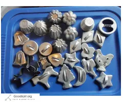 ALUMINUM, VINGTAGE JELLO MOLDS, COOKIE CUTTERS, COOKWARE - $200 (Canaan)